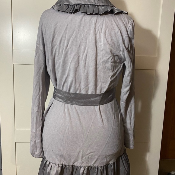 Elegant Gray Satin Robe with Ruffle Details - Picture 2 of 3